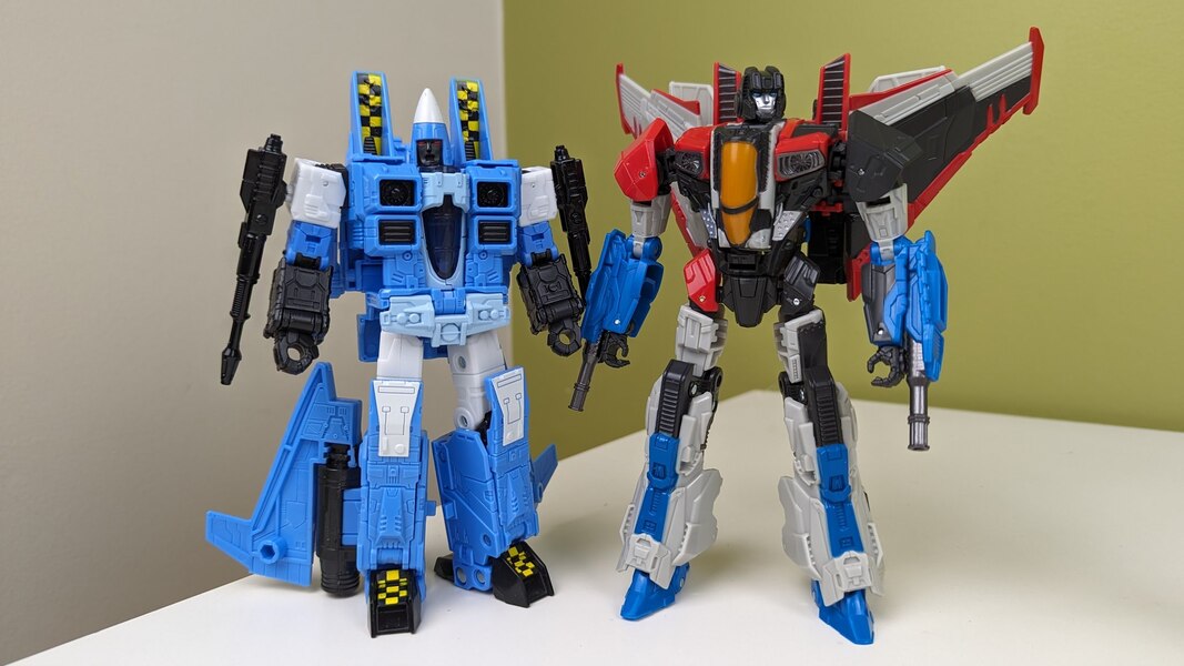 Image Of Reactive Starscream And Bumblebee 2 Pack In Hand From Transformers Game Toys  (8 of 12)